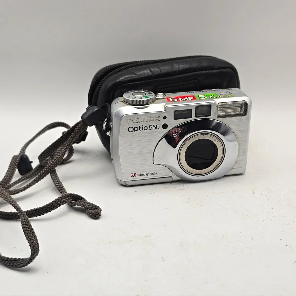 PENTAX Optio 550 5.0MP Compact Digital Camera 5x Zoom Silver w/ Case UNTESTED